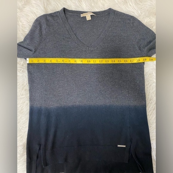 Michael Kors Women’s Ombré Two-Toned Faded V- Neck Gray‎ Sweater Size M - Picture 7 of 9